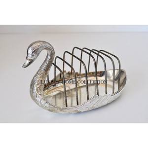 Estantes clásicos para tostadas de metal resistentes hechos a mano con trabajo artístico vintage y acabado pulido para una configuración de desayuno superior - Product Image 5