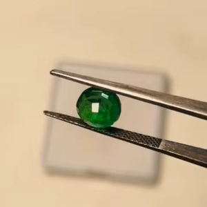Esmeralda Natural de 7 mm, Corte Redondo, Calidad Premium con Brillo AAA y Bonito Color Verde, Pulido Perfecto para Cualquier Joyería - Product Image 5
