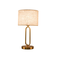 Lampe de table décorative moderne européenne de style chic, en feuille d'or martelée, respectueuse de l'environnement, protectrice pour les yeux, commande tactile AC/DC, logo personnalisé, hôtel