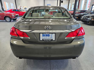 Toyota Avalon 2011 con caja de cambios automática, asientos de cuero, dirección izquierda, cámara trasera, portaequipajes de aleación de aluminio, tamaño de neumático R17 - Product Image 4