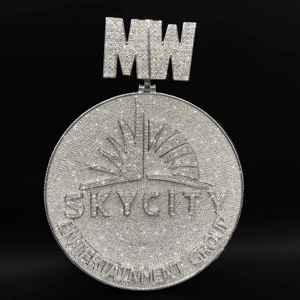 Collier avec pendentif en lettres à bulles serties de CZ personnalisées - Product Image 1