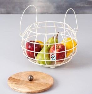 Corbeille à fruits ronde en métal avec couvercle en bois et poignée solide, parfaite pour le rangement de la cuisine et la table à manger avec fini - Product Image 3