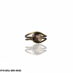 Anillo de Latón Macizo Hecho a Mano para Hombre y Mujer, Banda Dorada Artesanal, Joyería Boho de Estilo Distintivo - Product Image 1