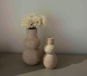 Ensemble de vases doubles en pierre de travertin moderne, design sculptural artisanal, élégant accent de décoration intérieure pour les espaces élégants - Product Image 4