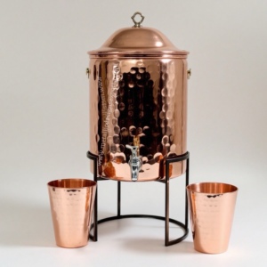 Grand distributeur de boissons en cuivre martelé écologique avec élégant support en métal pour les fêtes et la décoration intérieure - Product Image 5