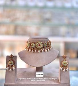 Magnifique ensemble de bijoux anciens avec look lourd et boucles d'oreilles Les meilleurs vêtements de fête de mariée d'Inde pour les réceptions et les grandes fonctions - Product Image 5