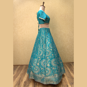 Lehenga de seda azul turquesa Banarasi con diamante hecho a mano intrincado hermoso tejido Zari y detalles exquisitos de la India - Product Image 3