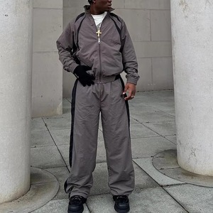 Conjunto Deportivo Holgado de Nylon COI Streetwear, Conjunto de Jogging Reflectante Personalizado, Chaqueta Cortavientos, Chándal para Hombre - Product Image 4