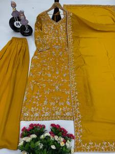 Collection de vêtements pour femmes de créateur traditionnel indien Tissu chinon lourd avec séquence de broderie Travail entièrement cousu - Product Image 5