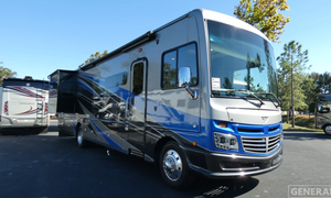 Autocaravana de Lujo Fleetwood Southwind Clase A para 4-6 Pasajeros, Emisión Euro 5, Interior Espacioso - Product Image 1