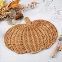 Sets de table citrouille en rotin fait à la main Sets de table en osier durables et robustes en rotin pur Décoration de table d'automne Fournisseur de gros Best-seller
