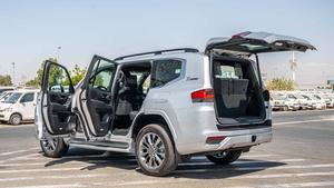 TOYOTA LAND CRUISER 300 VXR 3.3D Argent 5 places 4 cylindres 2 755 cm³ 204 ch Conduite à gauche Euro 6 Transmission automatique d'occasion 2022 - Product Image 6