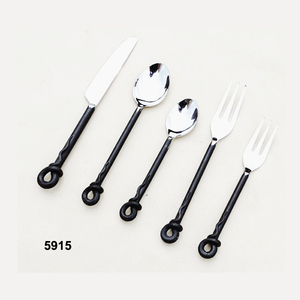 Ensemble de couverts noirs à poignée en fer forgé à la main 5 PS - Product Image 6