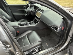 OFERTA IMPERDIBLE 2018 JA-GU-AR X-E TRANSMISIÓN AUTOMÁTICA V6 CILINDROS ASIENTOS DE CUERO - Product Image 2