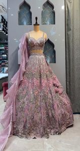 Lehenga choli ผ้าไหมจากอินเดียน่ามีสไตล์ปักเลื่อมทำงานด้วยผ้าแคนแคนวาสและผ้าใบ Patta - Product Image 3