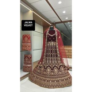 ชุดเจ้าสาวผ้ากำมะหยี่สีแดงเข้มพร้อมเลื่อม zari และงานปักหินสำหรับโอกาสพิเศษ - Product Image 4