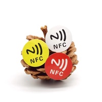Autocollant NFC anti-métal personnalisé HF avec puce NTAG213, protocole ISO14443A, taille personnalisée pour le partage de liens et les codes QR