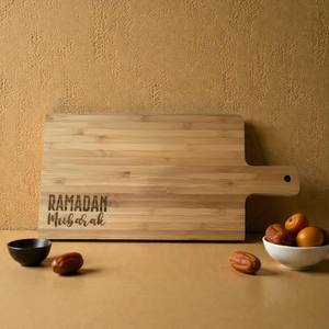 Planche à découper en bois de bambou Ramadan Mubarak avec gravure de lune, durable, écologique, planche à découper et à servir, décoration islamique - Product Image 6
