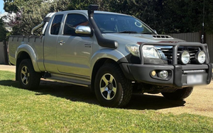 Camion 4x4 d'occasion SR5 manuel, 4 portes, 5 places, argenté, DIY, industriel, OEM, ODM, garantie 3 ans, 4x4, 4WD, Autriche - Product Image 2