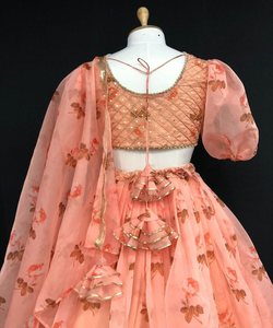 Compre en nuestra tienda de Surat al por mayor para Lehenga Choli, ofreciendo precios inmejorables y artesanía de calidad Pishwas/Anarkali - Product Image 2