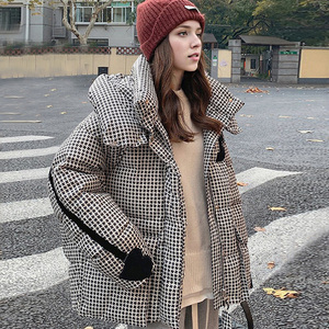 Giacca Invernale Imbottita da Donna 2026, Vendita Calda, con Stampa a Quadri e Lettere, Maniche Lunghe, Cappuccio e Due Tasche Laterali - Product Image 1