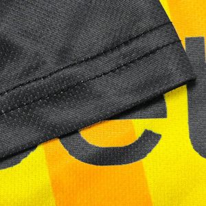 Maillot de football personnalisé avec nom et numéro sublimés, 100% polyester, tissu en maille, manches courtes, séchage rapide, pour l'été - Product Image 4