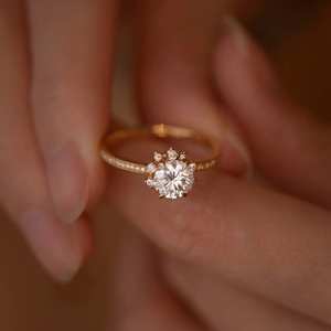 Anillo de Compromiso Romántico de Oro Sólido de 14K con Diamante Cultivado en Laboratorio de 1.02Ct, Corte en Racimo, Diseño Único, Joyería Fina al por Mayor - Product Image 2