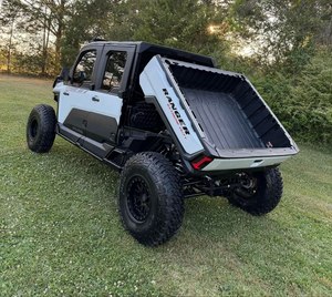 Polaris Ranger 1500 Crew 2025, Camioneta Turbo de 4 Asientos, Interior Oscuro, Luces LED, Neumáticos R20, Transmisión Automática Izquierda, Nuevo Modelo - Product Image 4