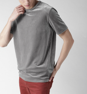Outfitize International propose des t-shirts durables et respirants pour hommes pour un usage quotidien. - Product Image 1