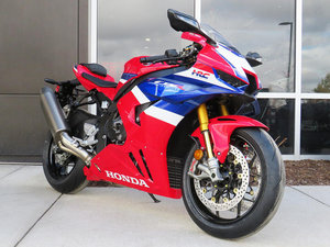 NUEVA Motocicleta Deportiva CBR1000RR-R Fire Blade 2025, 999cc, Nueva, en Existencia - Product Image 2