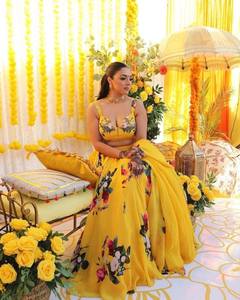 Belle fleur imprimé Lehenga Choli avec Dupatta en couleur jaune pour Haldi fonction indienne traditionnelle Haldi tenue mariées - Product Image 3