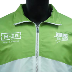 Conjunto de 2 piezas unisex de ropa urbana de maternidad: Chándal de invierno de nailon con cremallera, pantalones softshell estampados y cortavientos transpirable. - Product Image 3