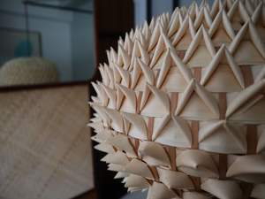 Couvercle de boîte-cadeau tressé en bambou de haute qualité fait à la main avec des feuilles de palmier pour les mariages et les occasions spéciales - Product Image 3