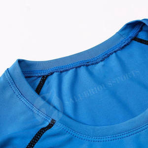 Logo personnalisé Slim Fit T-shirts de compression à manches courtes Spandex/Polyester tricoté Style solide Fitness Running Street T-shirts - Product Image 4