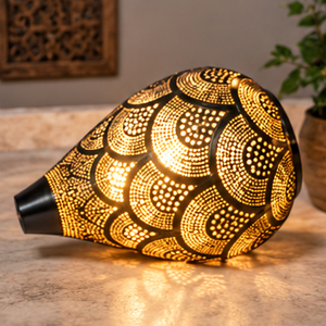 Lámpara de Mesa Metálica Marroquí Hecha a Mano con Patrones de Arco Perforados Intrincados, Acabado en Latón Dorado/Gris, Personalizable, Estilo Oriental - Product Image 2