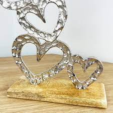 Ornement de cœur en métal avec plusieurs cœurs sur socle en bois la décoration de cadeaux de la boutique Home & Hearts - Product Image 3