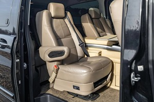 Mercedes-Benz Coupé 2023, conduite à gauche, moteur essence turbo, 8 cylindres, cuir de luxe, toit ouvrant panoramique, automatique, faible kilométrage - Product Image 5