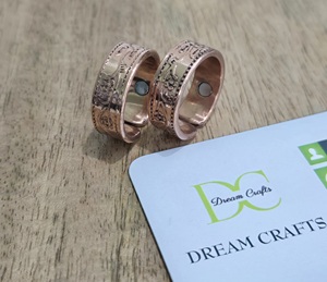 Anillo Magnético de Cobre 99.9% con Grabado Floral Antiguo, Logotipo Personalizado, Estilo Europeo, Regalo Empresarial, Año Nuevo, Unisex - Product Image 2