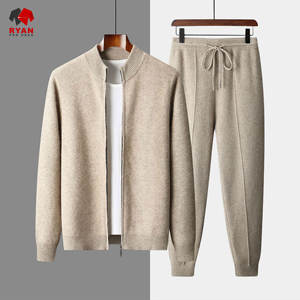 Survêtement sur mesure pour homme, tissu confortable et respirant avec logo personnalisé, antibactérien - Product Image 1