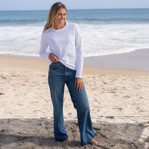 Camiseta de Manga Larga Blanca para Mujer, 100% Algodón Orgánico de Lujo, Preencogido, Certificado GOTS, Ajuste Clásico, Suave y Premium - Product Image 3