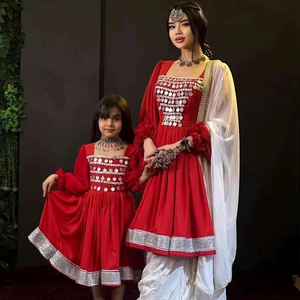 Tenue tribale Kuchi fabriquée à la main avec un travail de point fin Artisan Made Afghan Dress 100% Handmade - Product Image 2