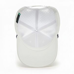 Casquette de golf imperméable en gros avec logo brodé 3D, détail corde, trous découpés au laser, casquette ajustable à fermeture snapback pour tenue de sport décontractée - Product Image 5