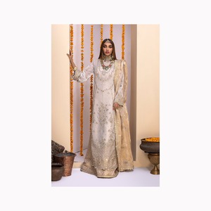 Vestido de diseñador Material Sharara Color amarillo Diseñador paquistaní Colección de vestidos de novia Traje Sharara con Kameez largo 2024 - Product Image 3