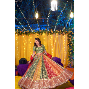 Vestido de Novia Moderno y Lujoso Noor Jahan, con Pliegues y Perlas, Silueta en A, Cintura Natural, Diseño de Espalda Ilusionaria, para Bodas - Product Image 1