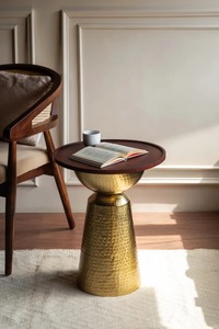 Table basse/table d'appoint moderne de luxe en brun foncé et or avec plateau en marbre et structure en métal, mobilier léger et écologique - Product Image 6