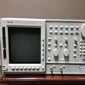 Générateur de formes d'onde arbitraires et source de signaux sinusoïdaux Tektronix AWG520 d'occasion - Product Image 4