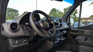 Mercedes-Benz Sprinter 2500 Usada de 2019 con Techo Alto - Product Image 3