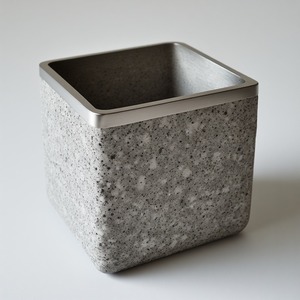 ที่วางแปรงสีฟันโลหะทันสมัยพร้อมรายละเอียดประณีต แข็งแรง ทนทาน และเป็นมิตรกับสิ่งแวดล้อม - Product Image 1