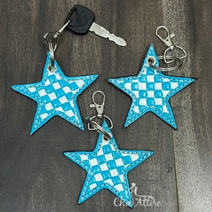 Porte-clés en cuir à motif étoile à carreaux tendance en gros, accessoire mignon avec breloque étoile, porte-clés et support tendance, cadeau pour femmes - Product Image 1