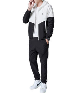 ชุดวอร์มวินเทจแบบมีฮู้ดสำหรับผู้ชาย ขายส่ง แบบกำหนดเอง เสื้อแจ็คเก็ตกันลม ชุดกีฬา ชุดออกกำลังกาย ผลิตจากโพลีเอสเตอร์ 100% - Product Image 1